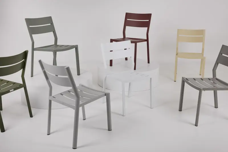 Delia matstol Light Grey, en produkt av hög kvalitet till bra pris från Ulfåsa möbler