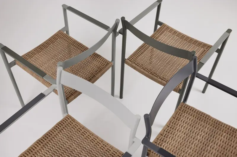 DK matstol Antracit/Natur, en produkt av hög kvalitet till bra pris från Ulfåsa möbler