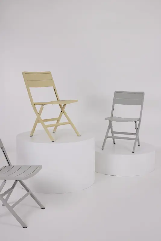 Wilkie matstol Light Grey, en produkt av hög kvalitet till bra pris från Ulfåsa möbler