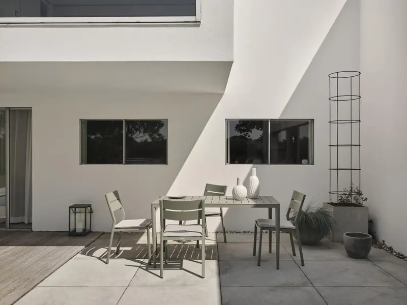 Delia matstol Dusty Green, en produkt av hög kvalitet till bra pris från Ulfåsa möbler