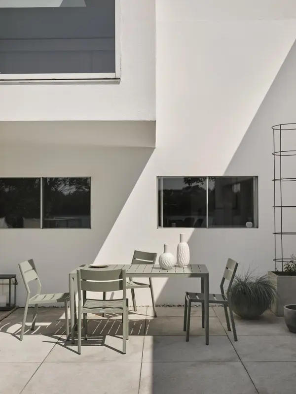 Delia matstol Dusty Green, en produkt av hög kvalitet till bra pris från Ulfåsa möbler