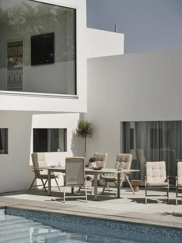 Andy positionsstol Light Grey/Off-White, en produkt av hög kvalitet till bra pris från Ulfåsa möbler