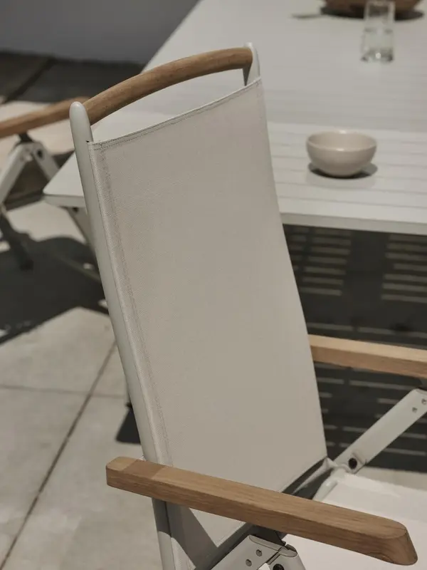 Andy positionsstol Light Grey/Off-White, en produkt av hög kvalitet till bra pris från Ulfåsa möbler