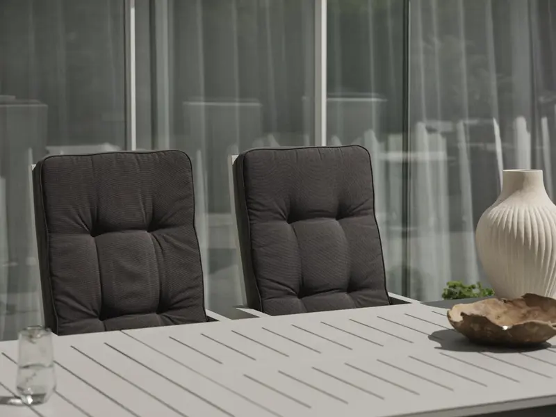 Newfort positionsstol Light Grey/Off-White, en produkt av hög kvalitet till bra pris från Ulfåsa möbler