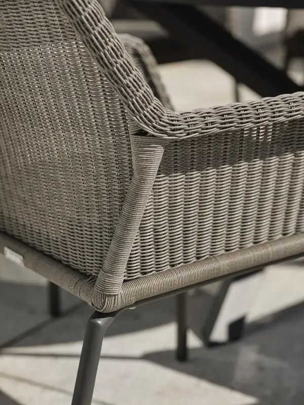 Dimma matstol Antracit/Grå, en produkt av hög kvalitet till bra pris från Ulfåsa möbler