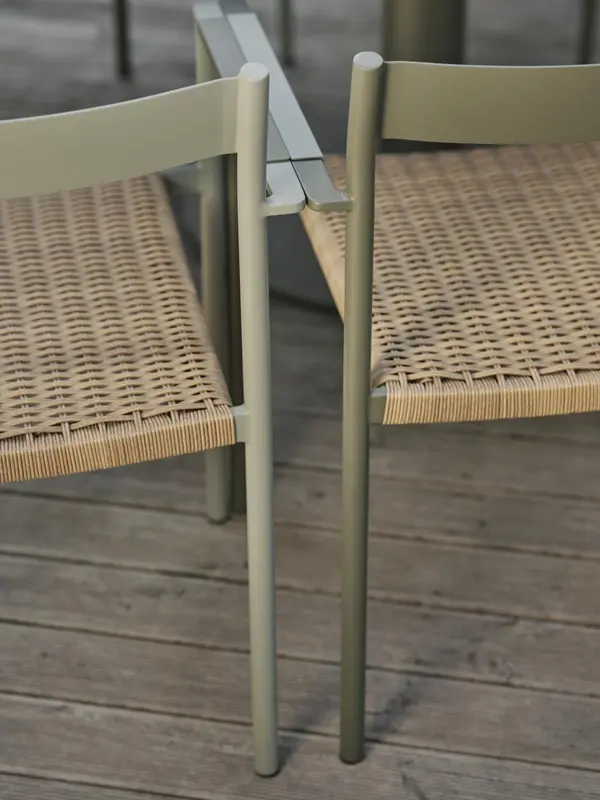 DK matstol Dusty Green/Natur, en produkt av hög kvalitet till bra pris från Ulfåsa möbler