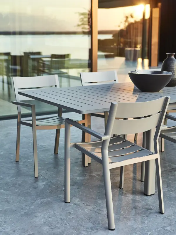 Delia karmstol Khaki, en produkt av hög kvalitet till bra pris från Ulfåsa möbler