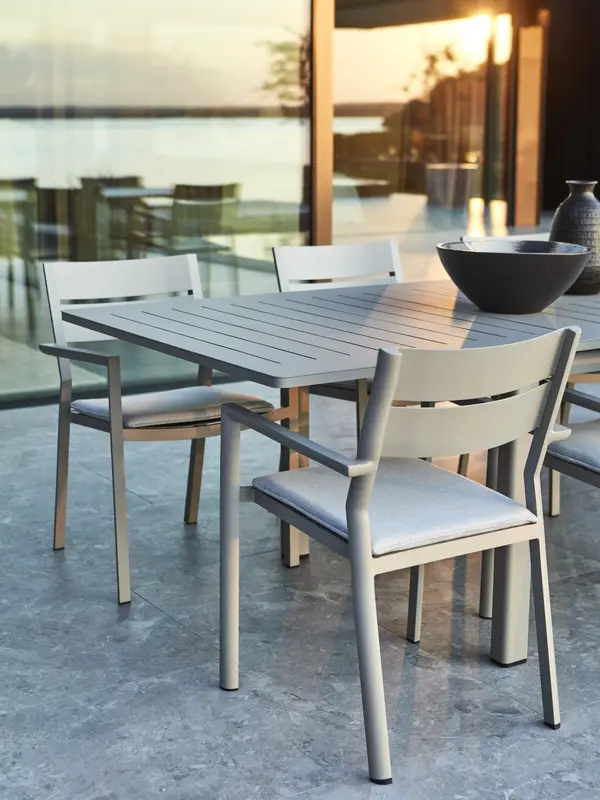 Delia karmstol Khaki, en produkt av hög kvalitet till bra pris från Ulfåsa möbler