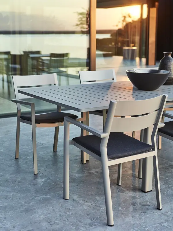 Delia karmstol Khaki, en produkt av hög kvalitet till bra pris från Ulfåsa möbler