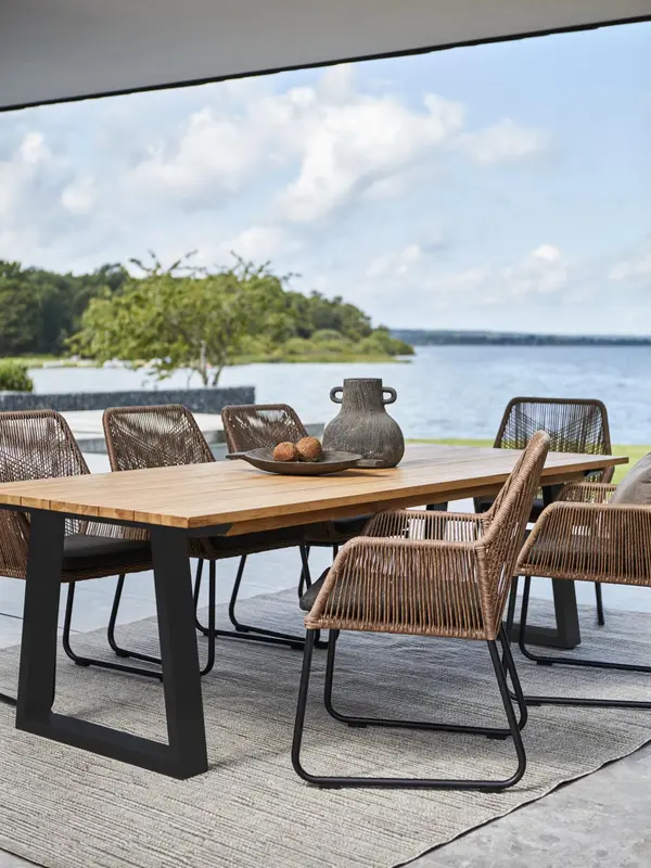 Midway karmstol Natur/svart, en produkt av hög kvalitet till bra pris från Ulfåsa möbler