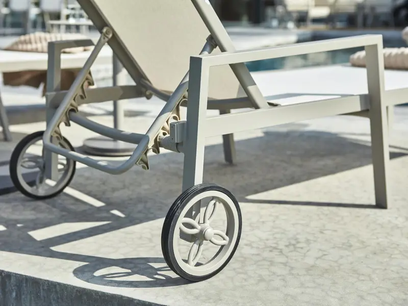 Leone vilsäng Khaki/Off-white, en produkt av hög kvalitet till bra pris från Ulfåsa möbler