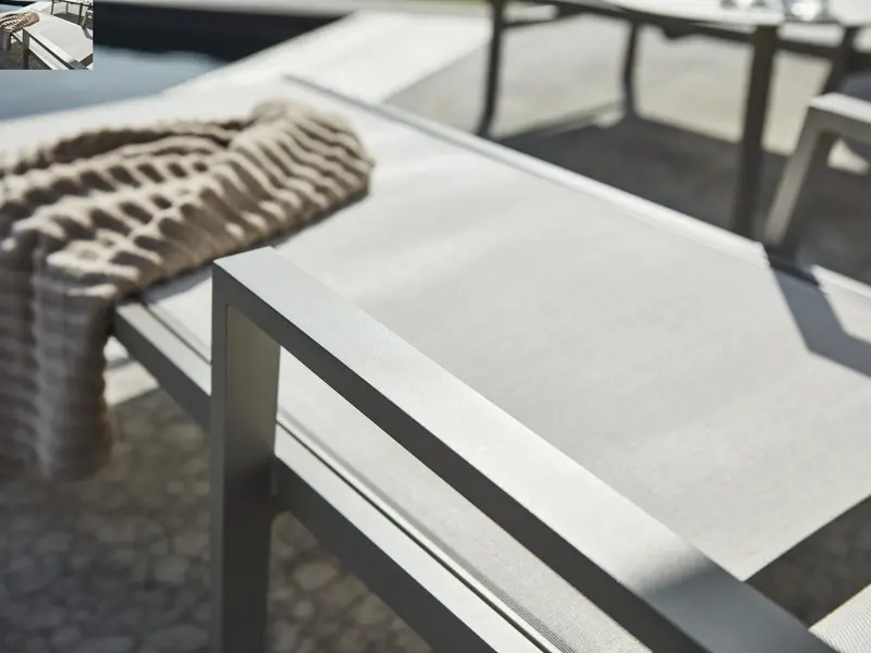 Leone vilsäng Khaki/Off-white, en produkt av hög kvalitet till bra pris från Ulfåsa möbler