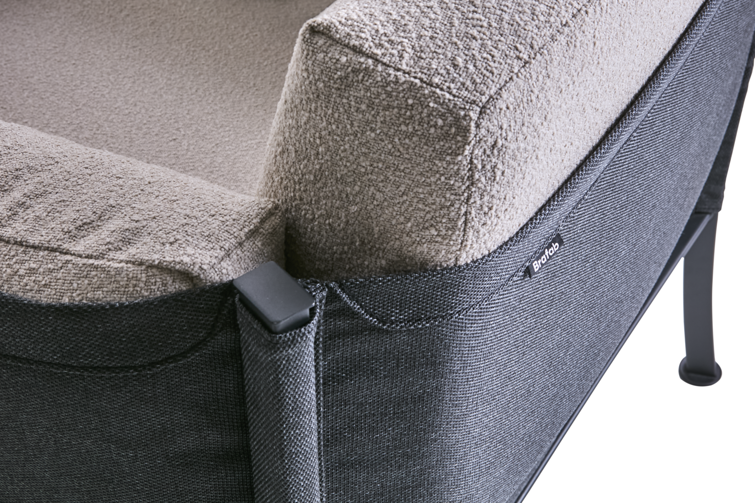 Delux 3-sitssoffa Black/Teddy Beige, en produkt av hög kvalitet till bra pris från Ulfåsa möbler