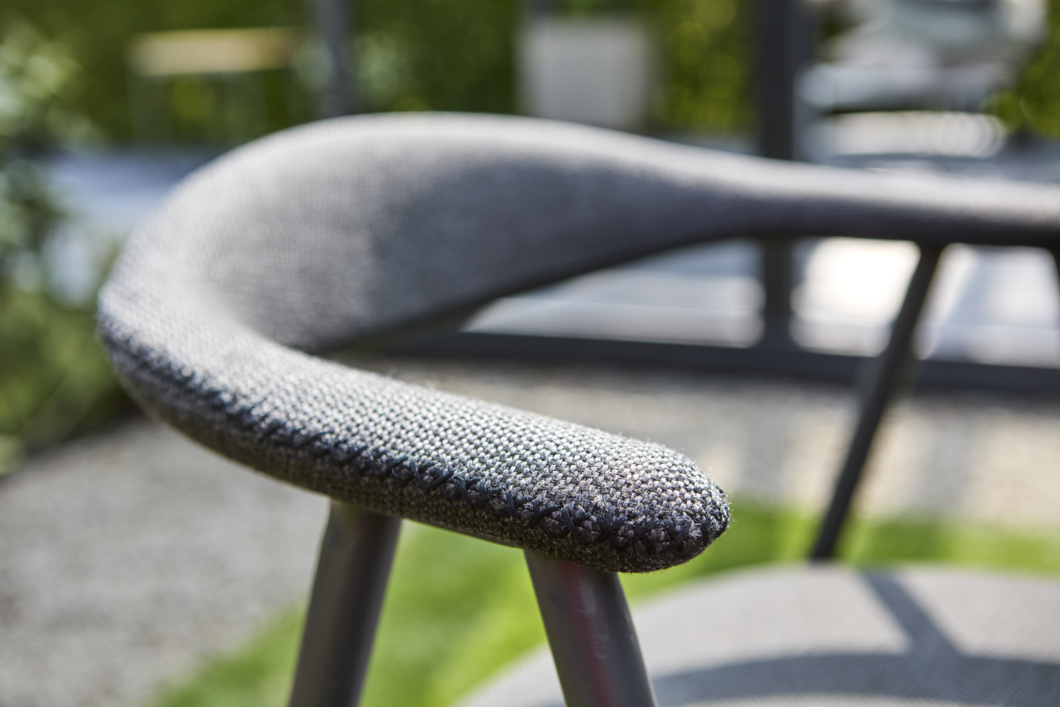 Boi karmstol Antracit/Black Barley, en produkt av hög kvalitet till bra pris från Ulfåsa möbler