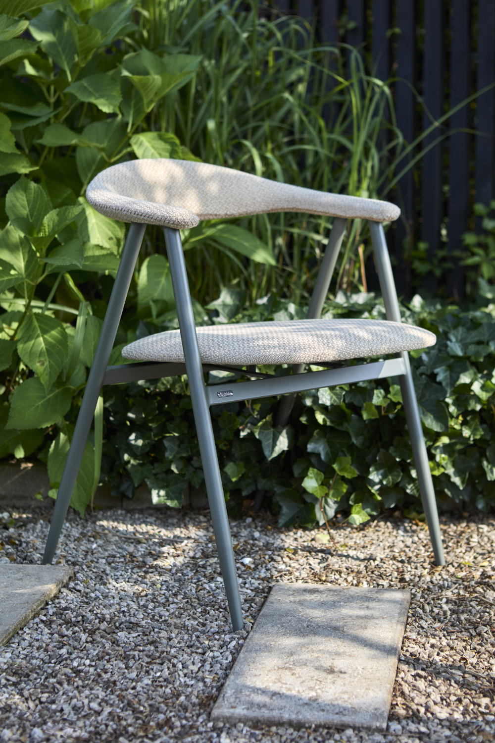 Boi karmstol Nordic Green/Barley, en produkt av hög kvalitet till bra pris från Ulfåsa möbler