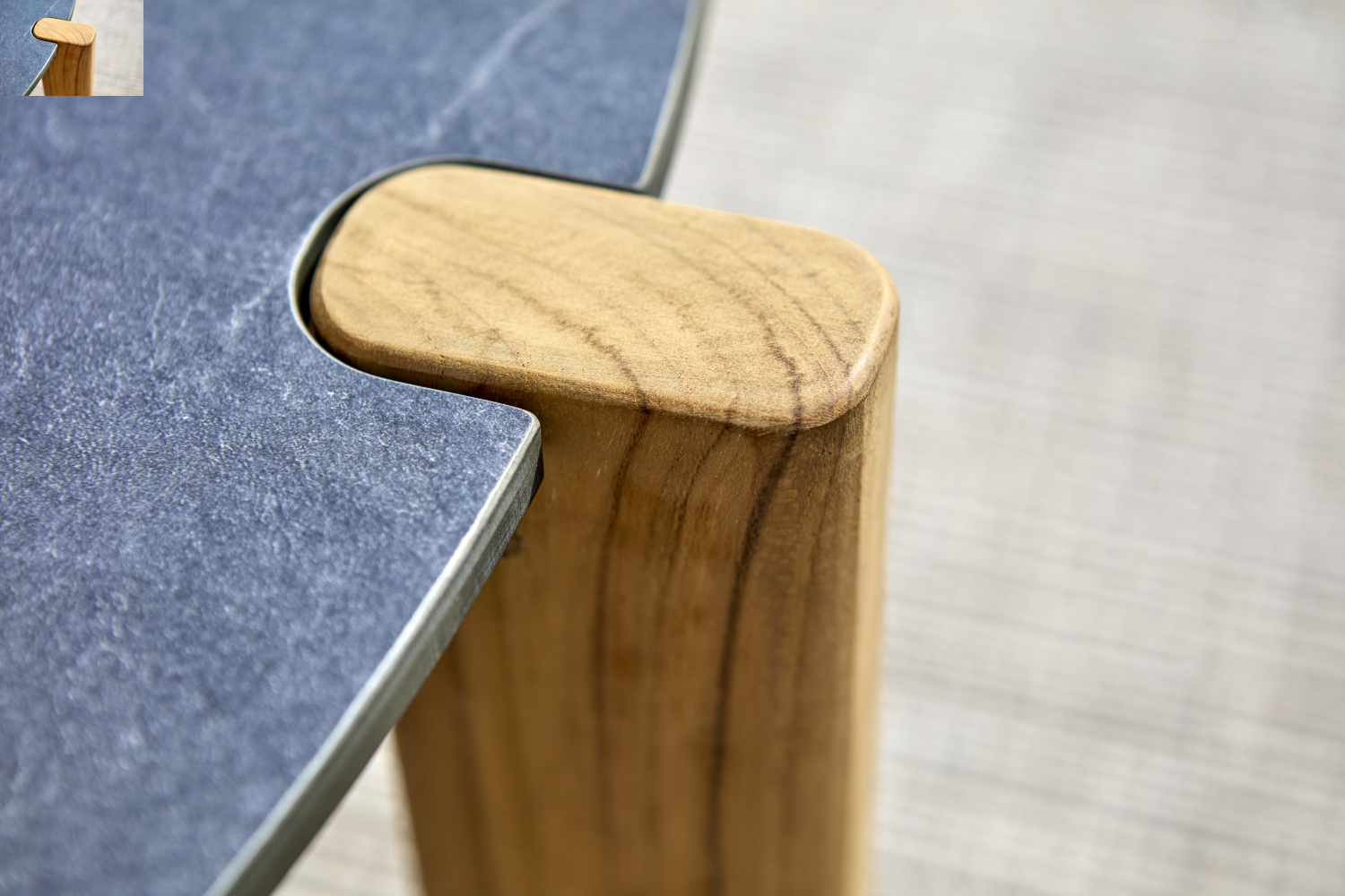 Domino soffbord Antracit/Natur, en produkt av hög kvalitet till bra pris från Ulfåsa möbler