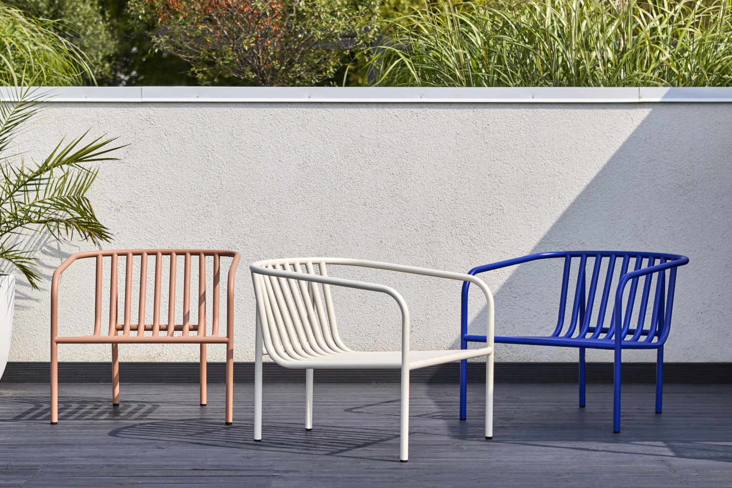 Bendt fåtölj Indigo Blue/Teddy Beige, en produkt av hög kvalitet till bra pris från Ulfåsa möbler