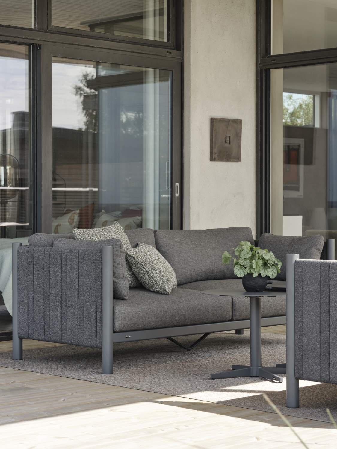 Brad 2,5-sits soffa Antracit/Charcoal Grey, en produkt av hög kvalitet till bra pris från Ulfåsa möbler