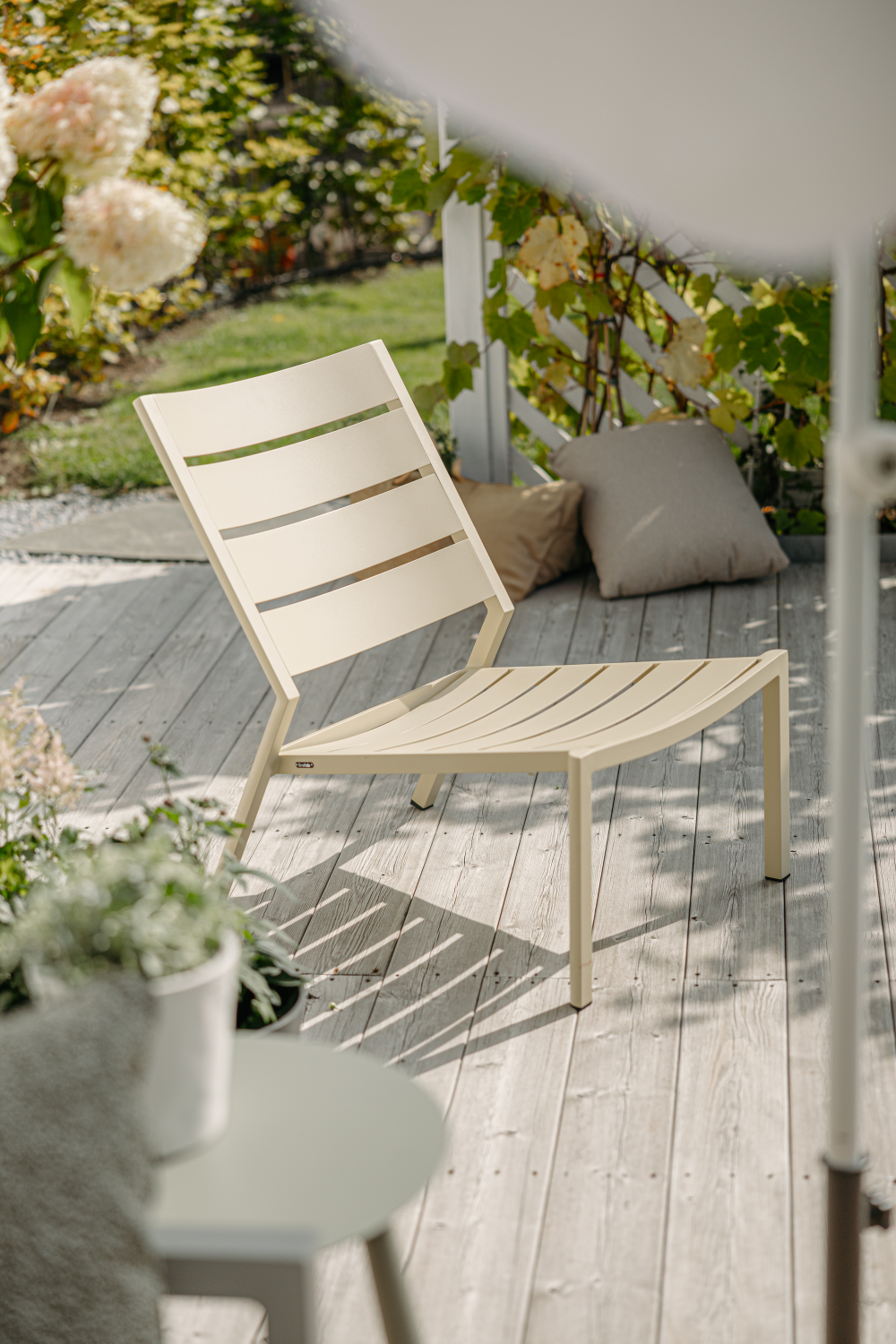 Delia loungefåtölj Lemon, en produkt av hög kvalitet till bra pris från Ulfåsa möbler