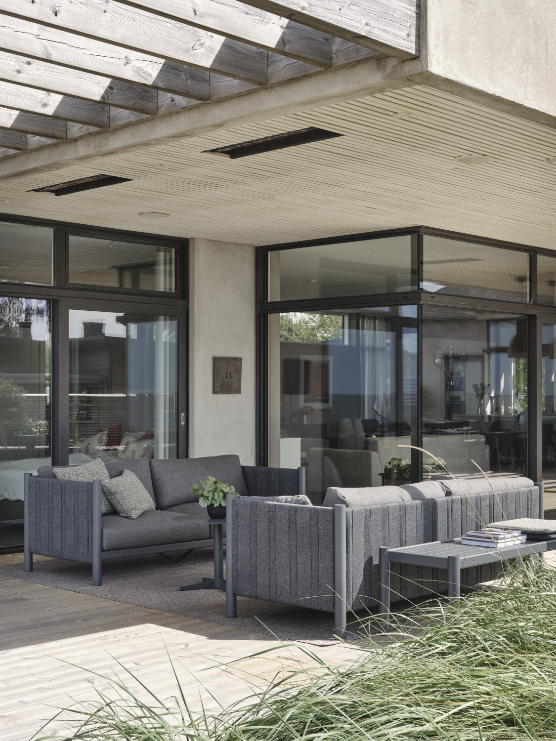 Brad 2,5-sits soffa Antracit/Charcoal Grey, en produkt av hög kvalitet till bra pris från Ulfåsa möbler