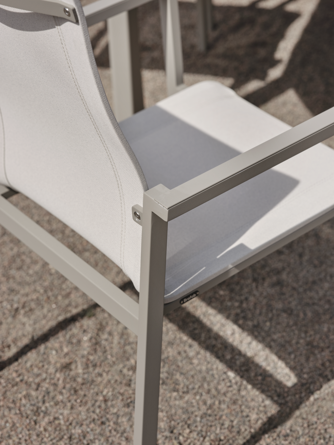 Comfy karmstol Khaki/Off-white, en produkt av hög kvalitet till bra pris från Ulfåsa möbler