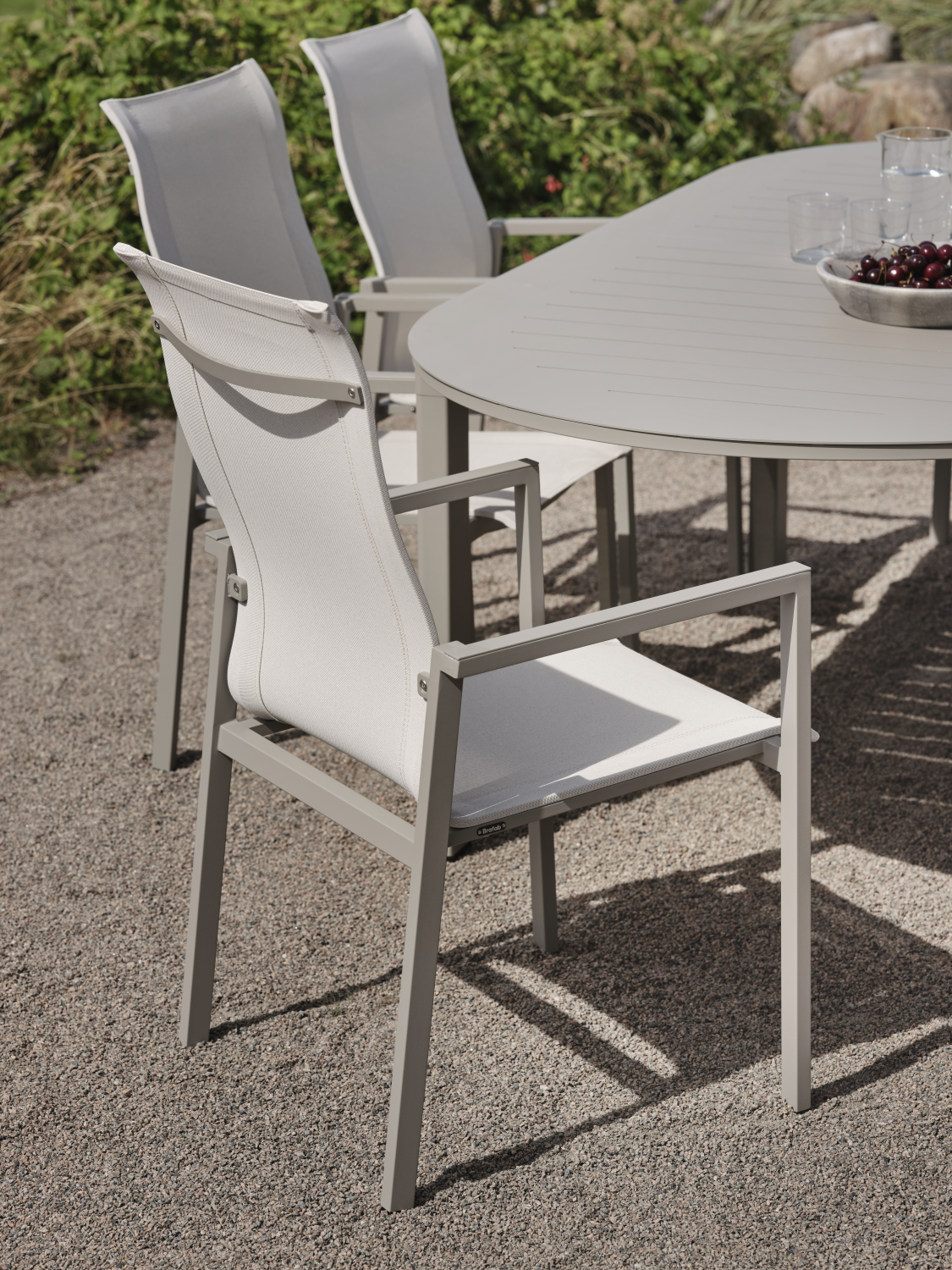 Comfy karmstol Khaki/Off-white, en produkt av hög kvalitet till bra pris från Ulfåsa möbler