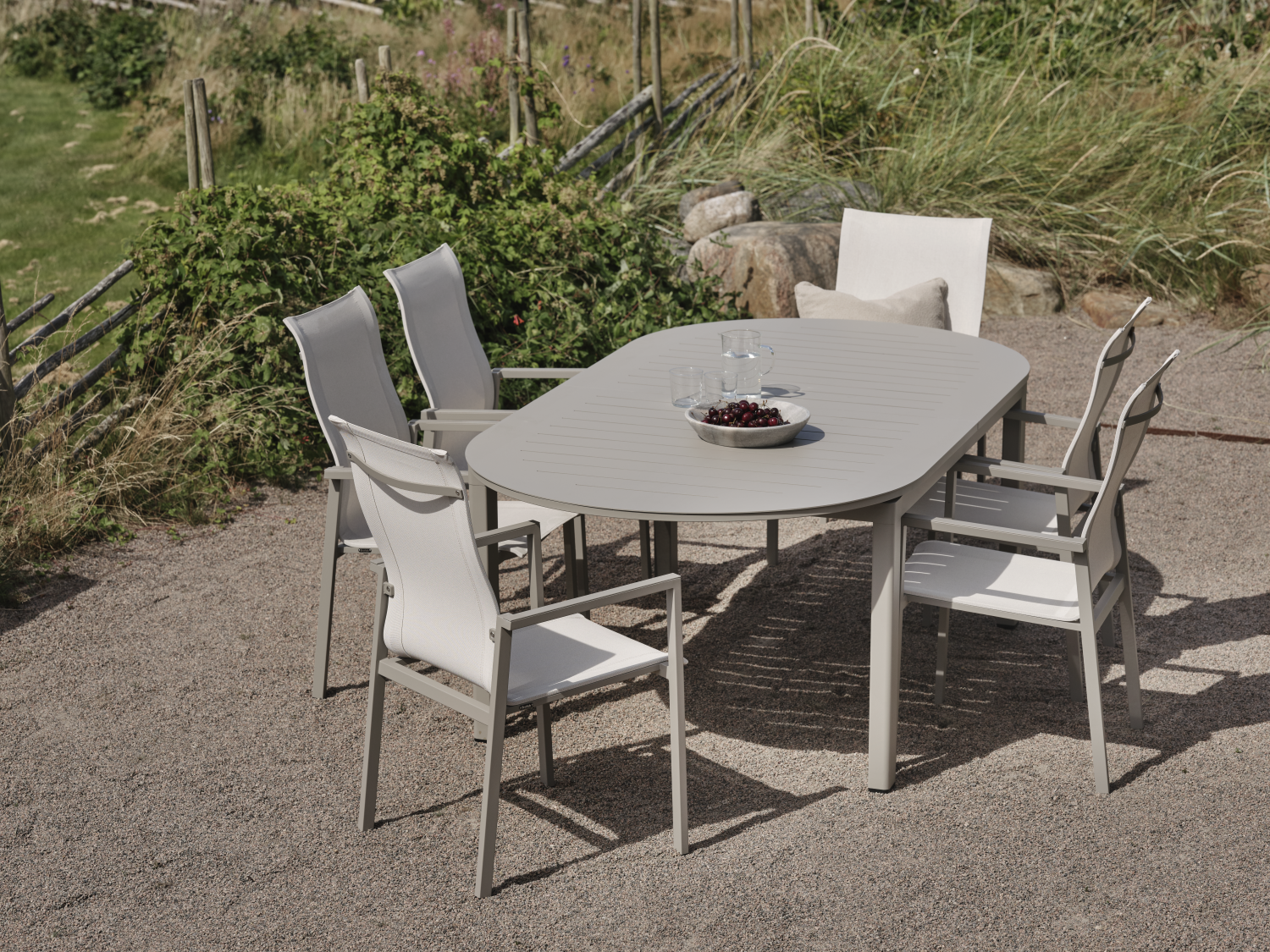 Comfy karmstol Khaki/Off-white, en produkt av hög kvalitet till bra pris från Ulfåsa möbler