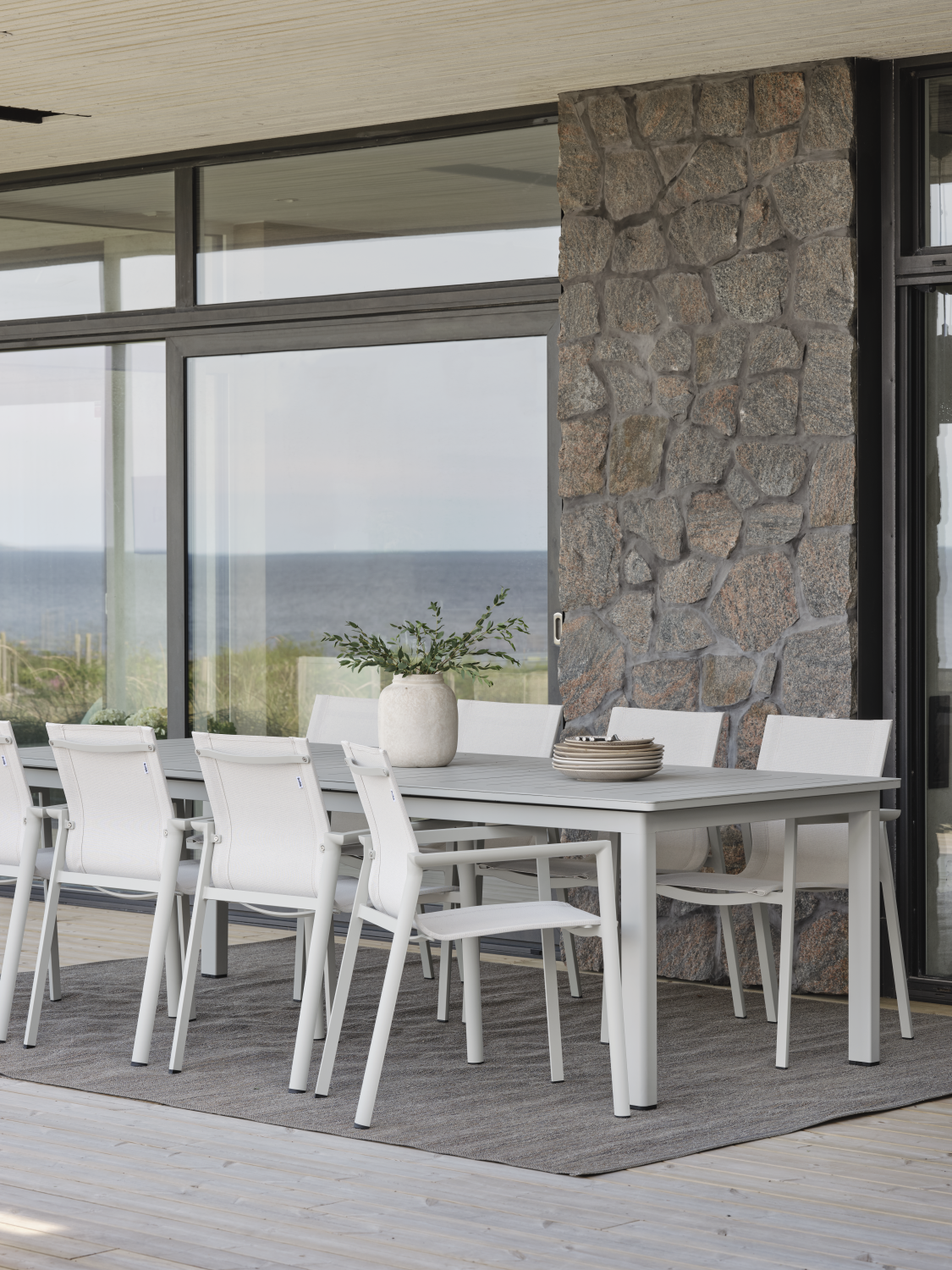 Lomma XL matbord Light Grey, en produkt av hög kvalitet till bra pris från Ulfåsa möbler