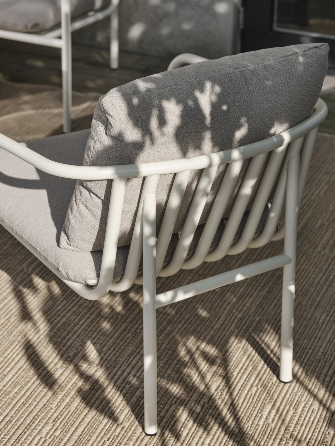 Bendt fåtölj Pearl White/Teddy Beige, en produkt av hög kvalitet till bra pris från Ulfåsa möbler