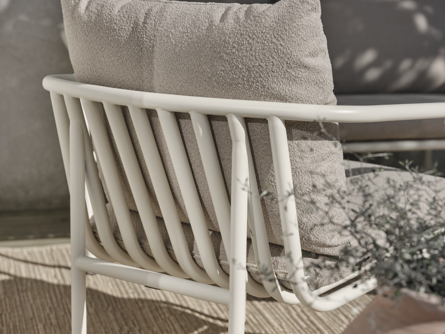 Bendt fåtölj Pearl White/Teddy Beige, en produkt av hög kvalitet till bra pris från Ulfåsa möbler