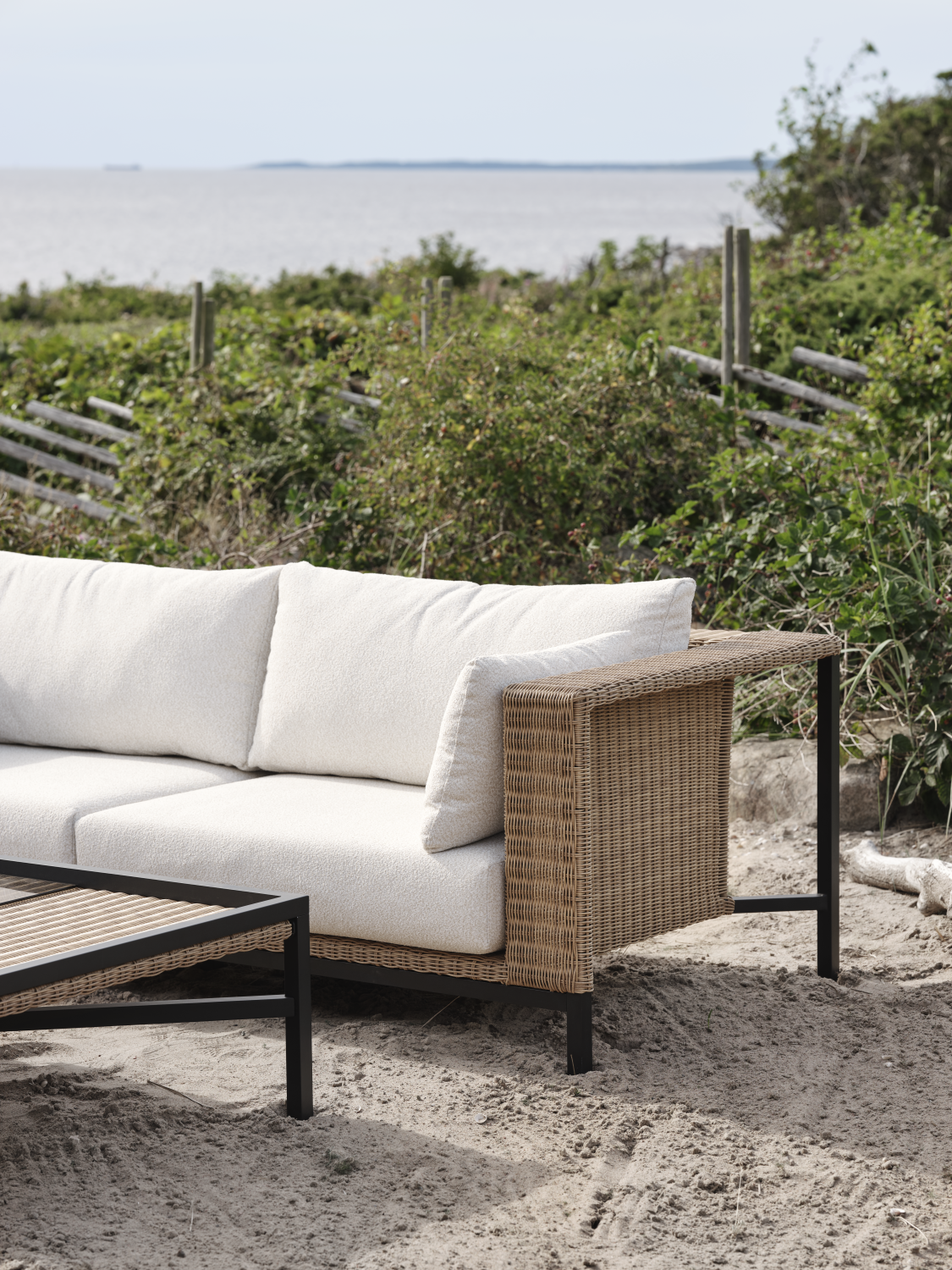 Shell 2,5-sits soffa Rustik/Teddy Rice, en produkt av hög kvalitet till bra pris från Ulfåsa möbler