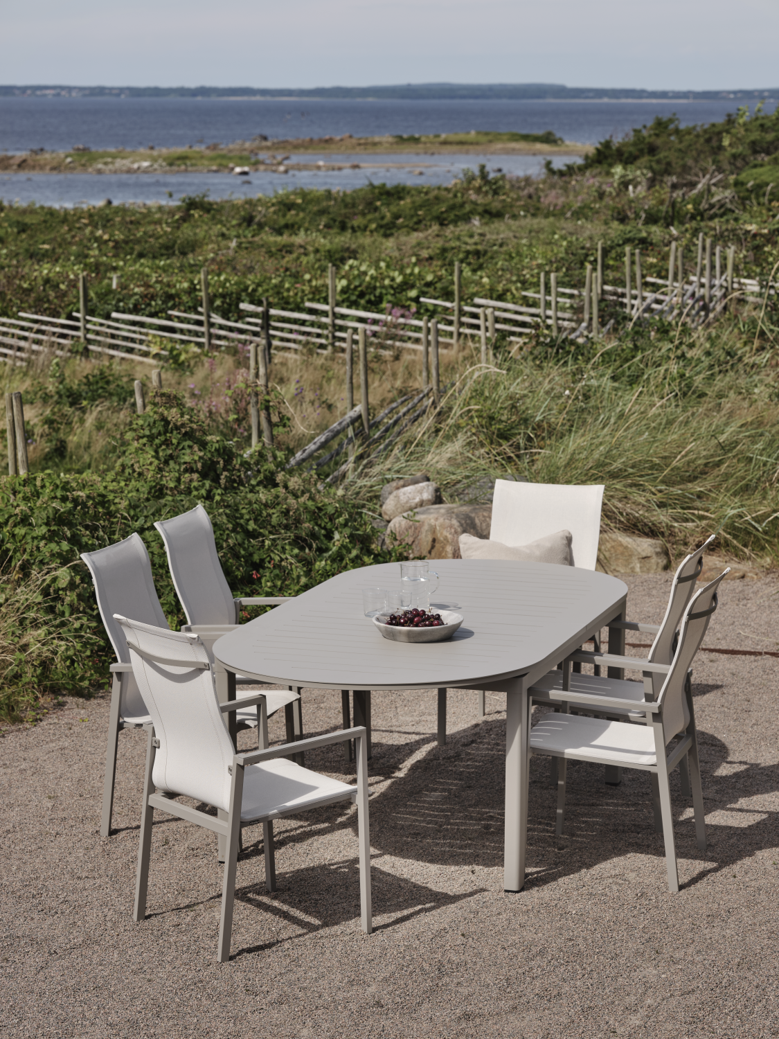 Comfy karmstol Khaki/Off-white, en produkt av hög kvalitet till bra pris från Ulfåsa möbler