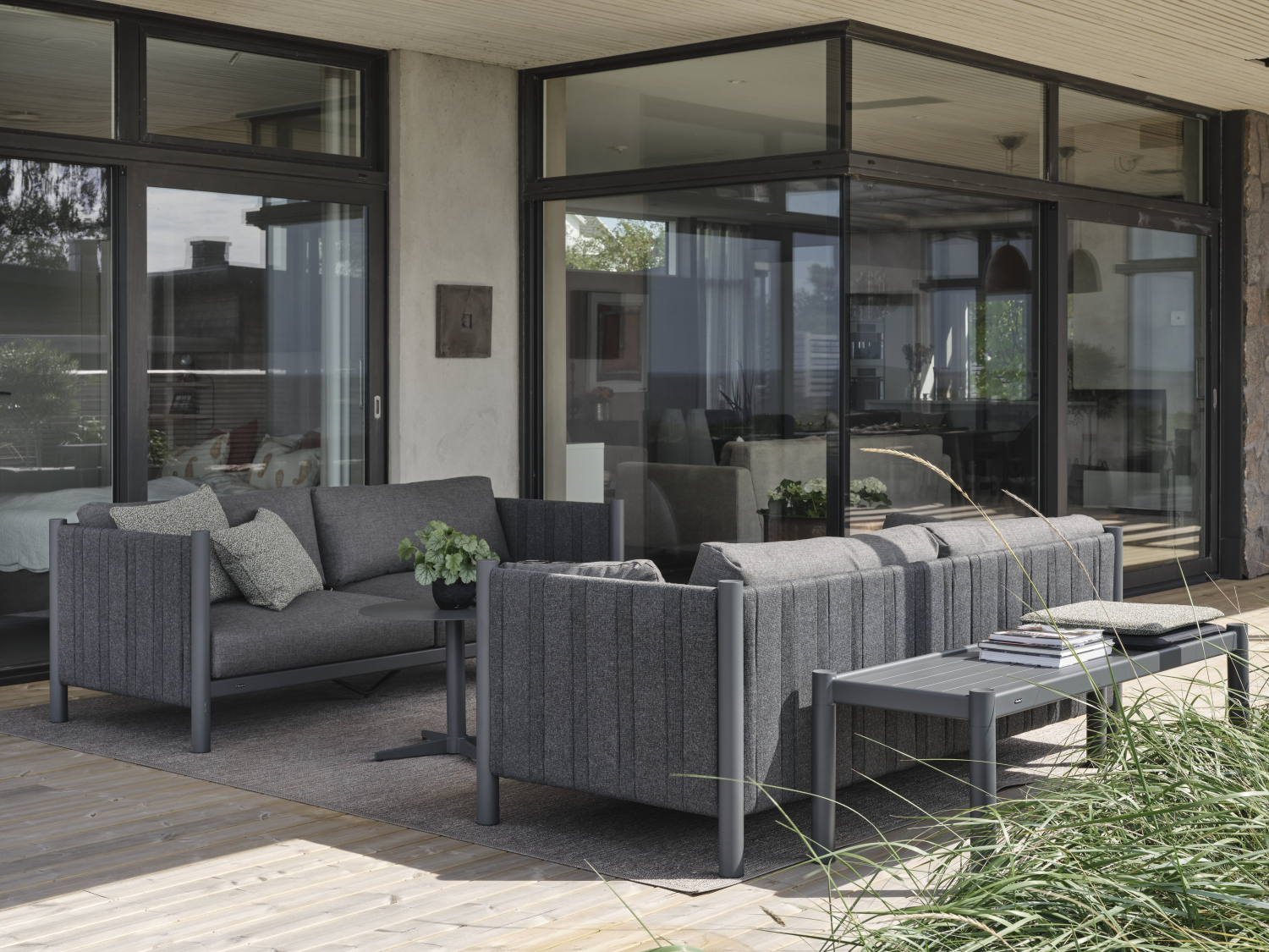 Brad soffbord Antracit, en produkt av hög kvalitet till bra pris från Ulfåsa möbler