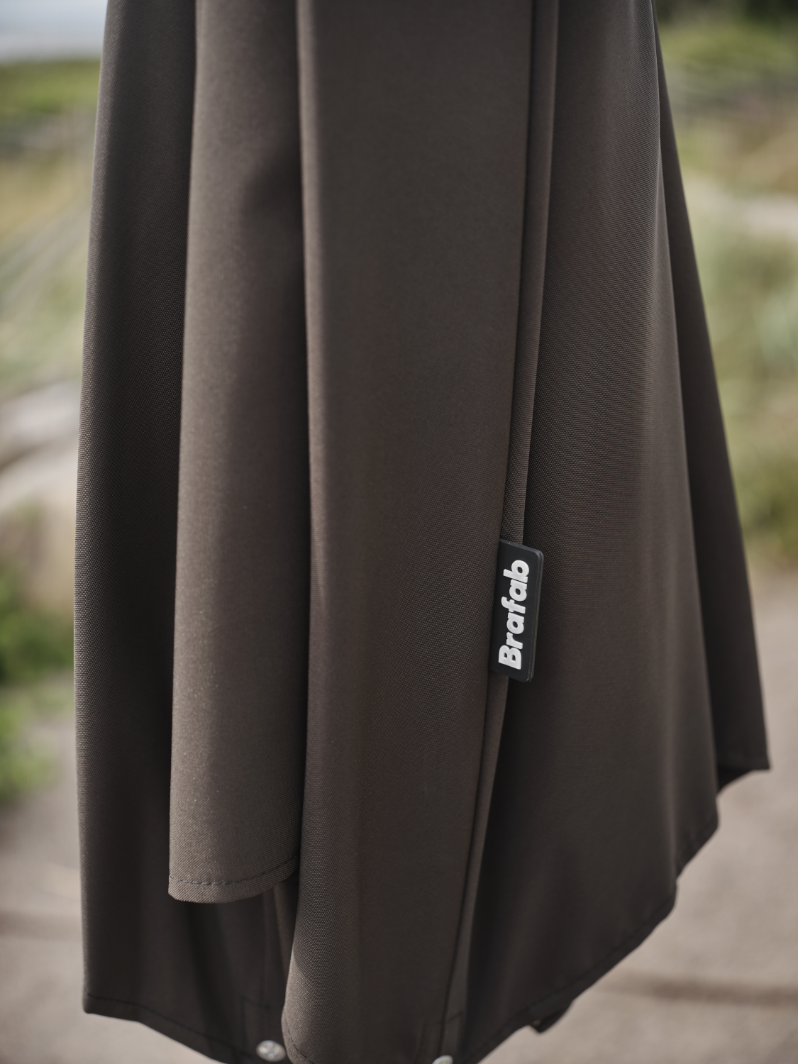 Abriola parasoll Charcoal Black, en produkt av hög kvalitet till bra pris från Ulfåsa möbler