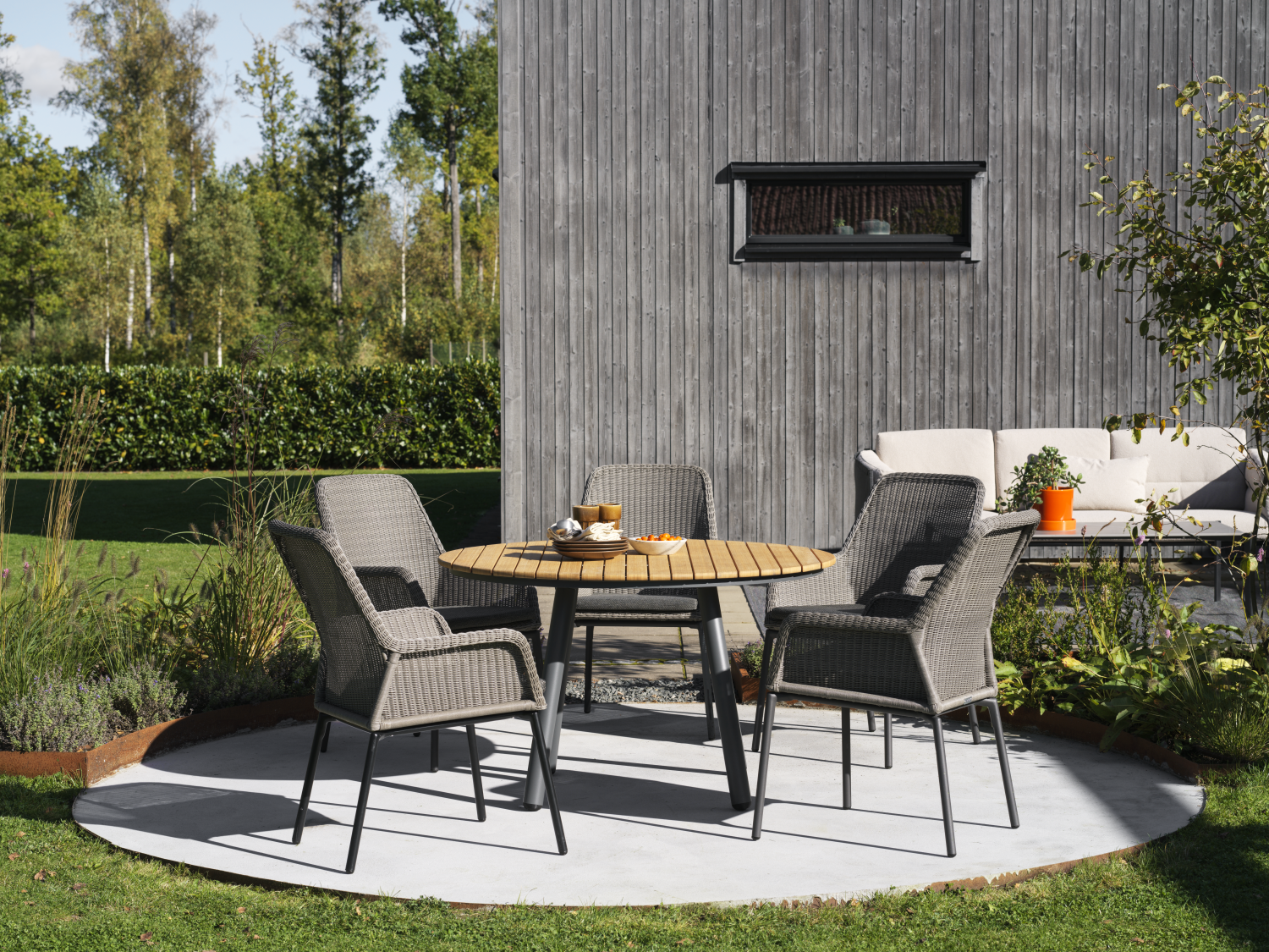 Bam Bo matbord Antracit/Bambu, en produkt av hög kvalitet till bra pris från Ulfåsa möbler