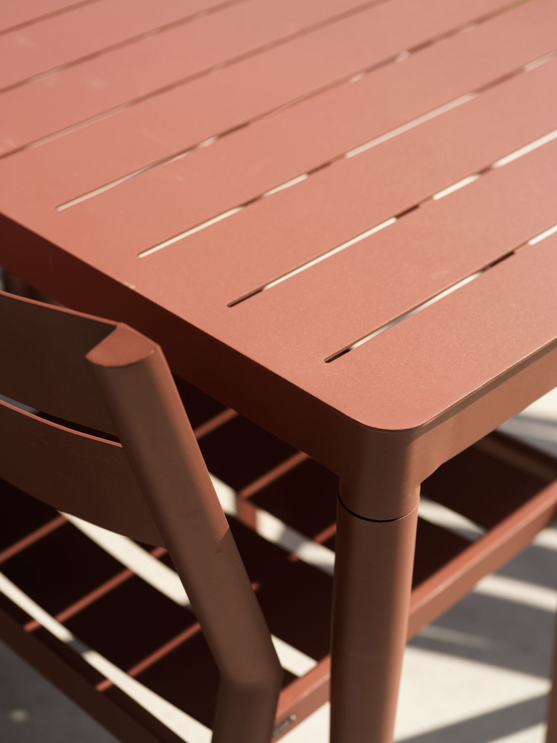 Delia matstol Zin Red, en produkt av hög kvalitet till bra pris från Ulfåsa möbler