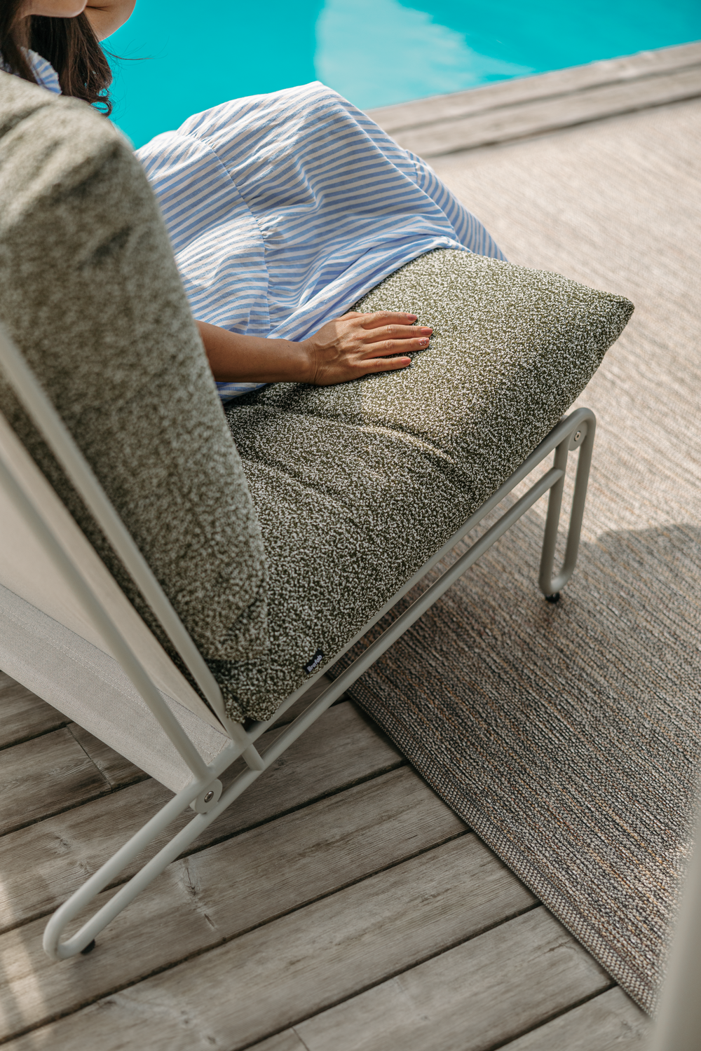 Blixt loungefåtölj Light Grey/Teddy Verde, en produkt av hög kvalitet till bra pris från Ulfåsa möbler