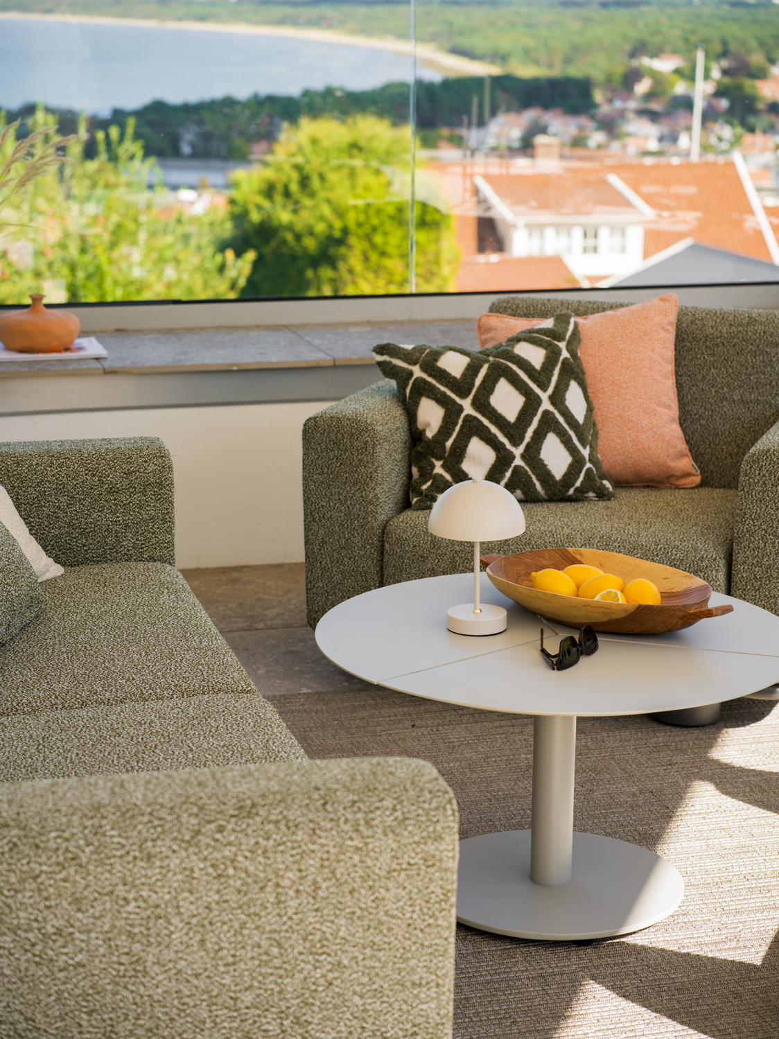 Peace soffbord Light Grey, en produkt av hög kvalitet till bra pris från Ulfåsa möbler