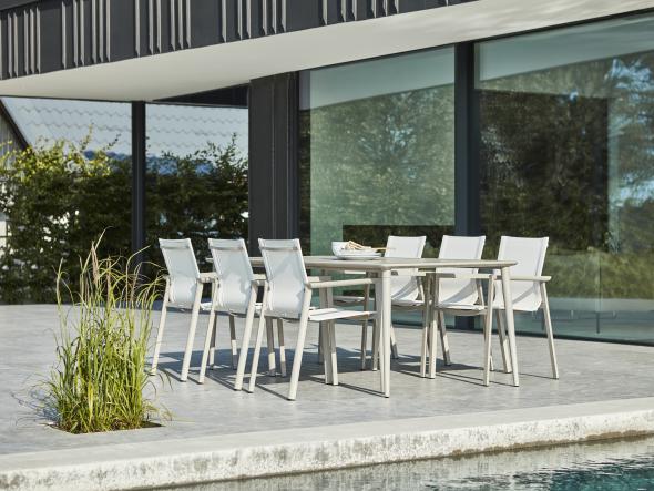 Delia karmstol Vit/Off-white, en produkt av hög kvalitet till bra pris från Ulfåsa möbler