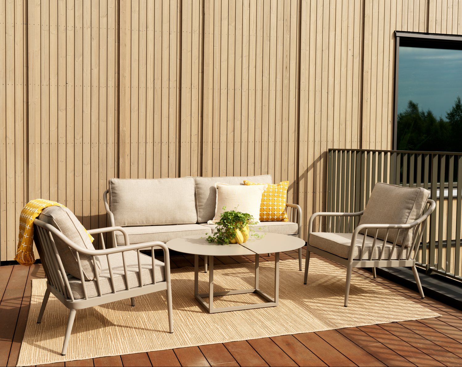 Coleville 2,5-sits soffa Khaki/Burlap Beige, en produkt av hög kvalitet till bra pris från Ulfåsa möbler