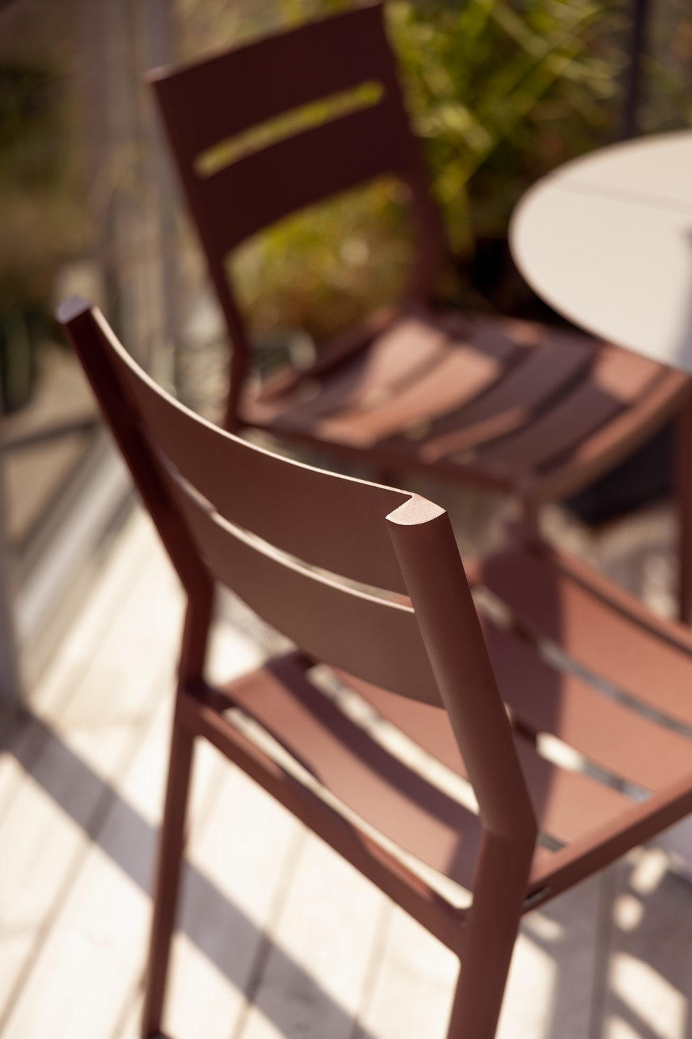 Delia matstol Zin Red, en produkt av hög kvalitet till bra pris från Ulfåsa möbler