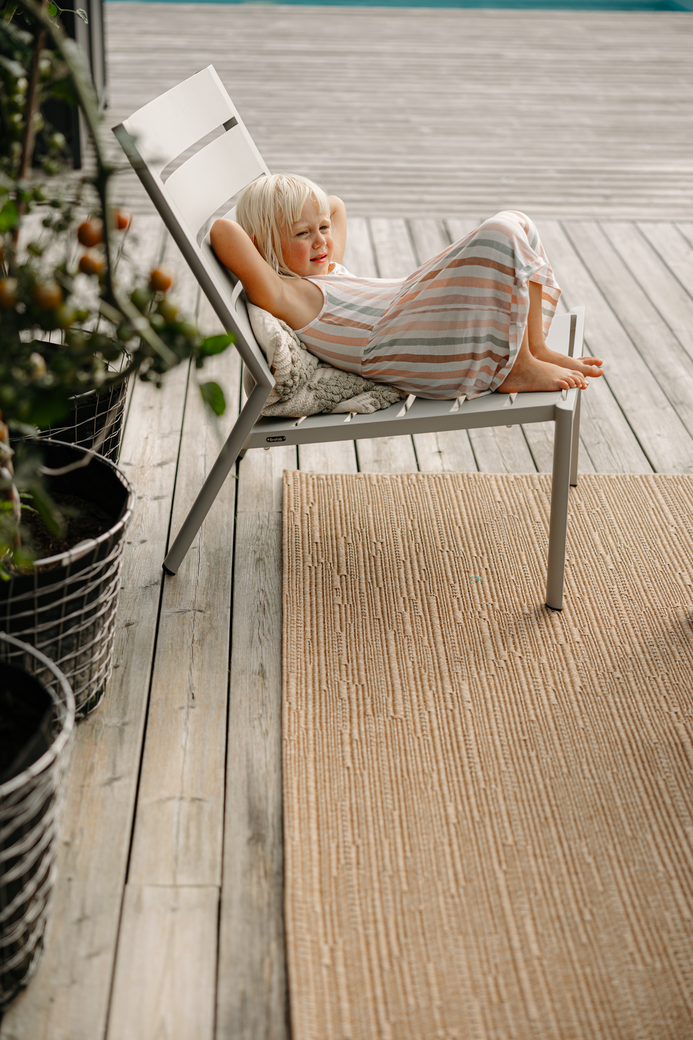 Delia loungefåtölj Light Grey, en produkt av hög kvalitet till bra pris från Ulfåsa möbler