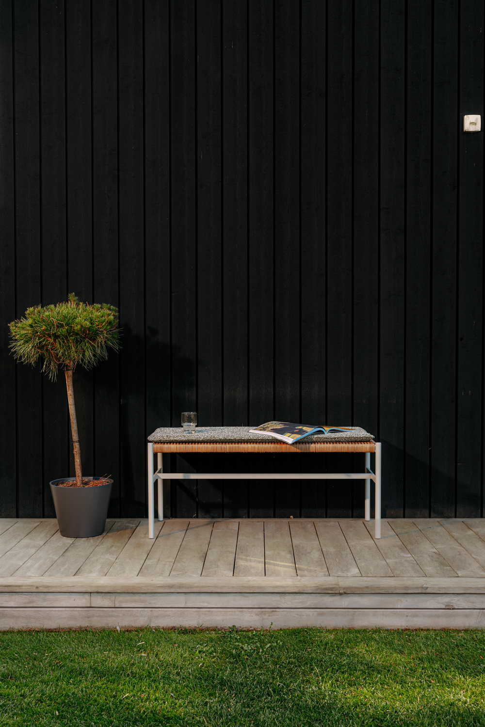 DK bänk Light Grey/Natur, en produkt av hög kvalitet till bra pris från Ulfåsa möbler