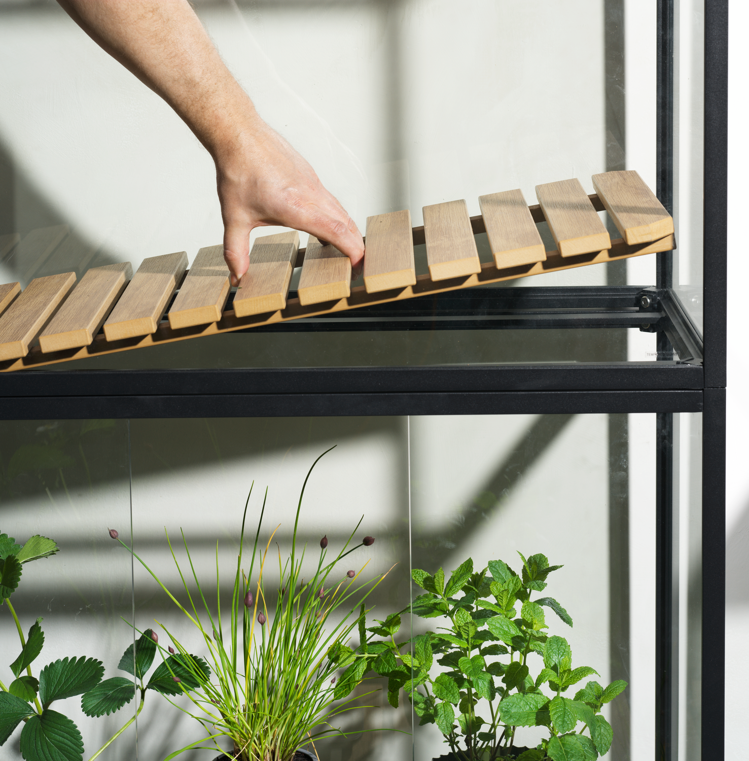 Grower Greens Växtskåp Svart, en produkt av hög kvalitet till bra pris från Ulfåsa möbler