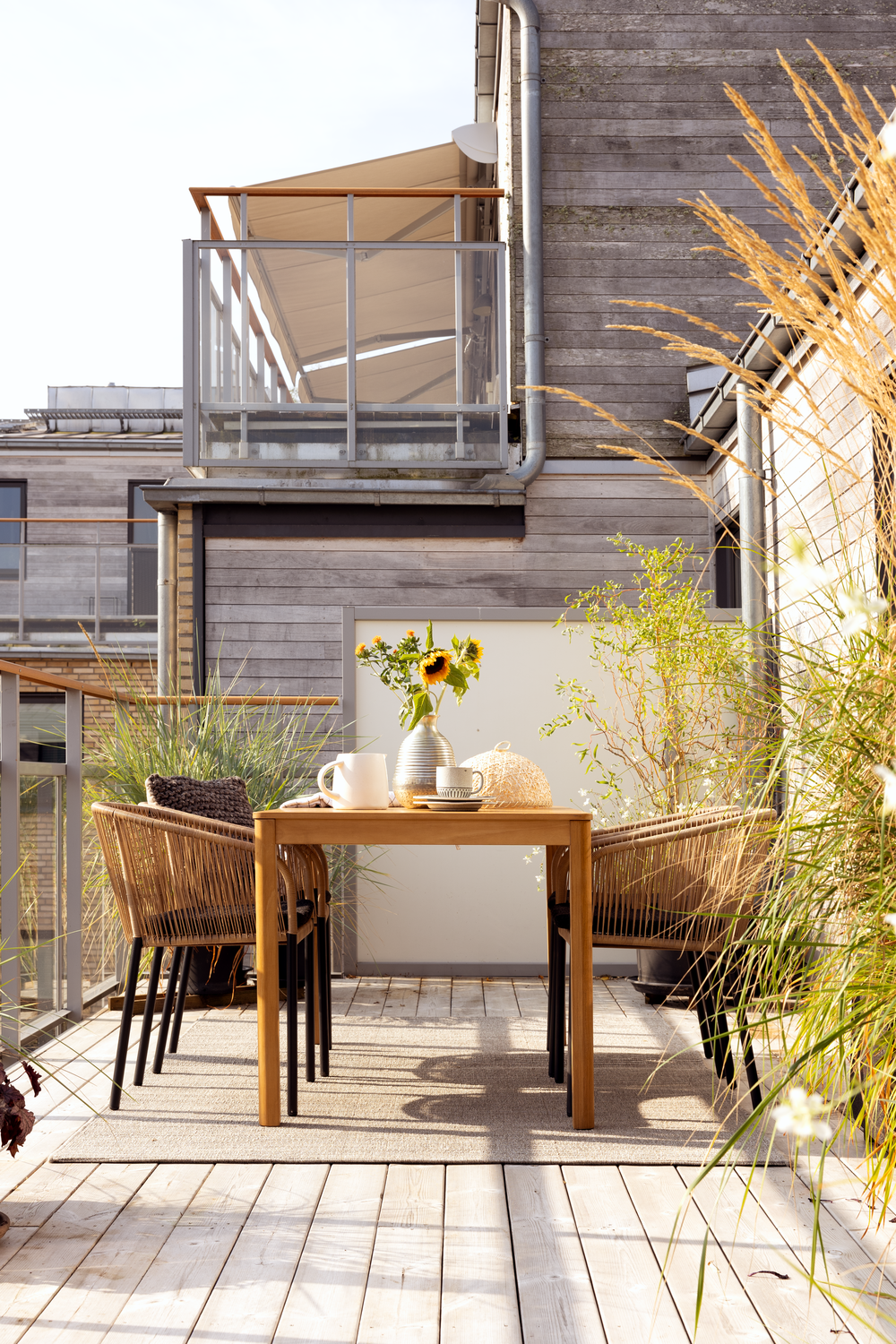 Delta karmstol Svart/Teddy Black, en produkt av hög kvalitet till bra pris från Ulfåsa möbler