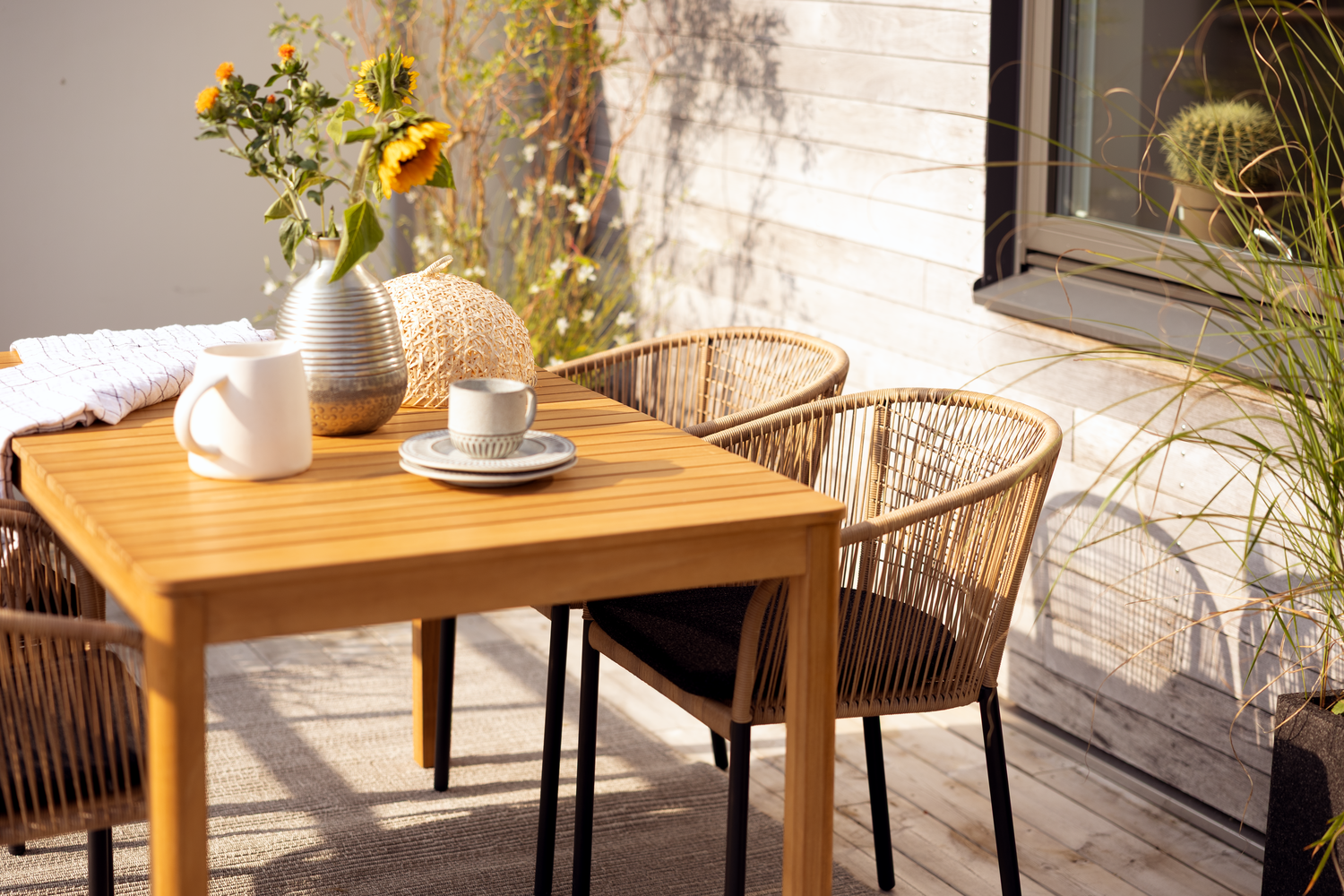 Delta karmstol Svart/Teddy Black, en produkt av hög kvalitet till bra pris från Ulfåsa möbler