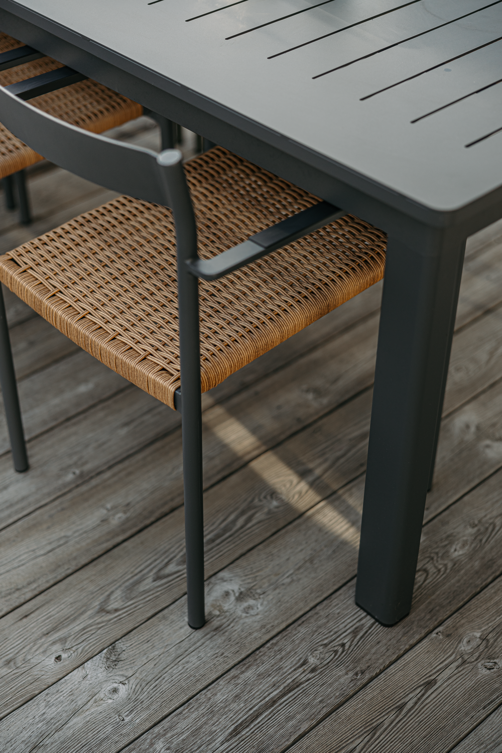 Lomma XL matbord Antracit, en produkt av hög kvalitet till bra pris från Ulfåsa möbler