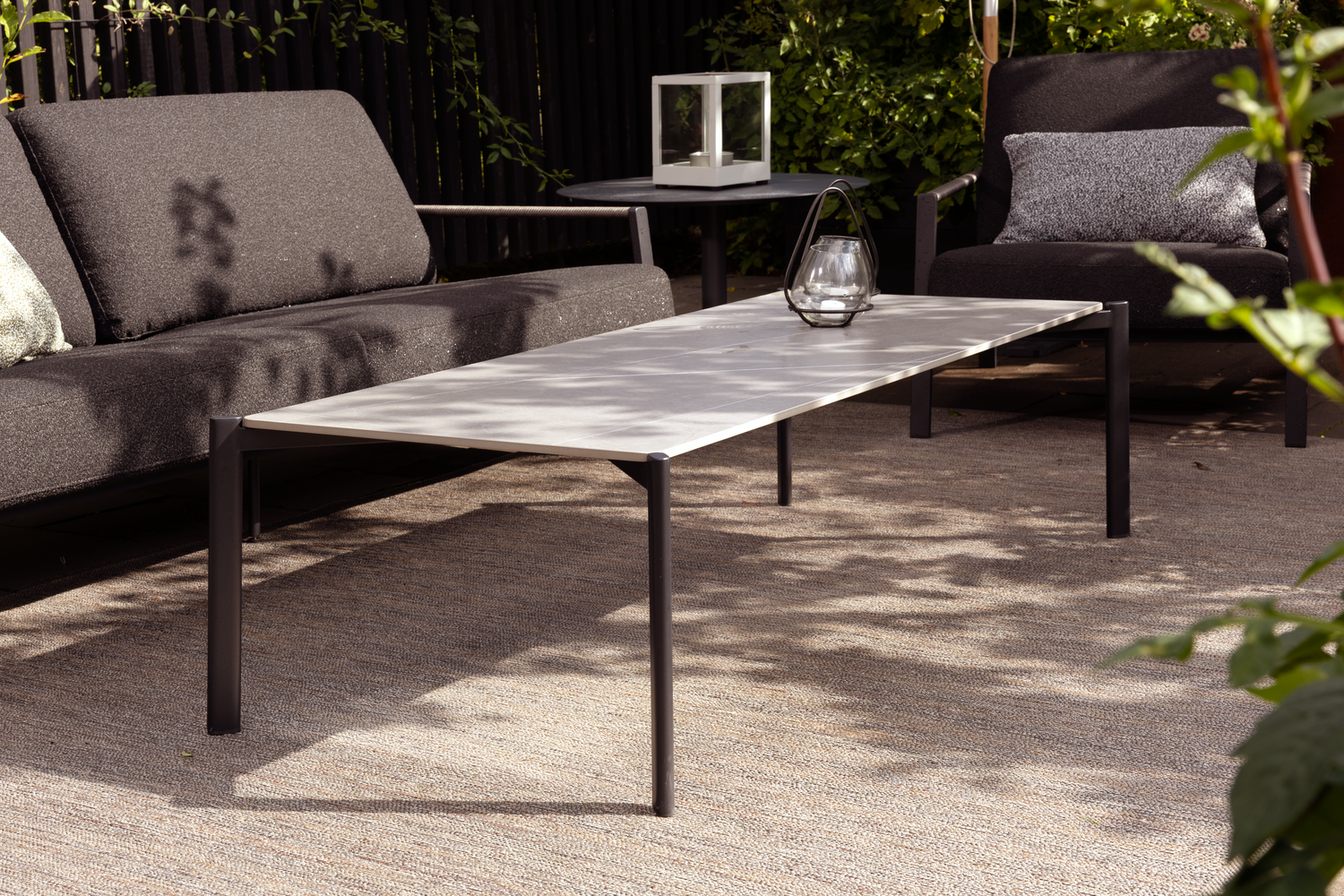 Lyra 2,5-sits soffa Svart/Teddy Black, en produkt av hög kvalitet till bra pris från Ulfåsa möbler