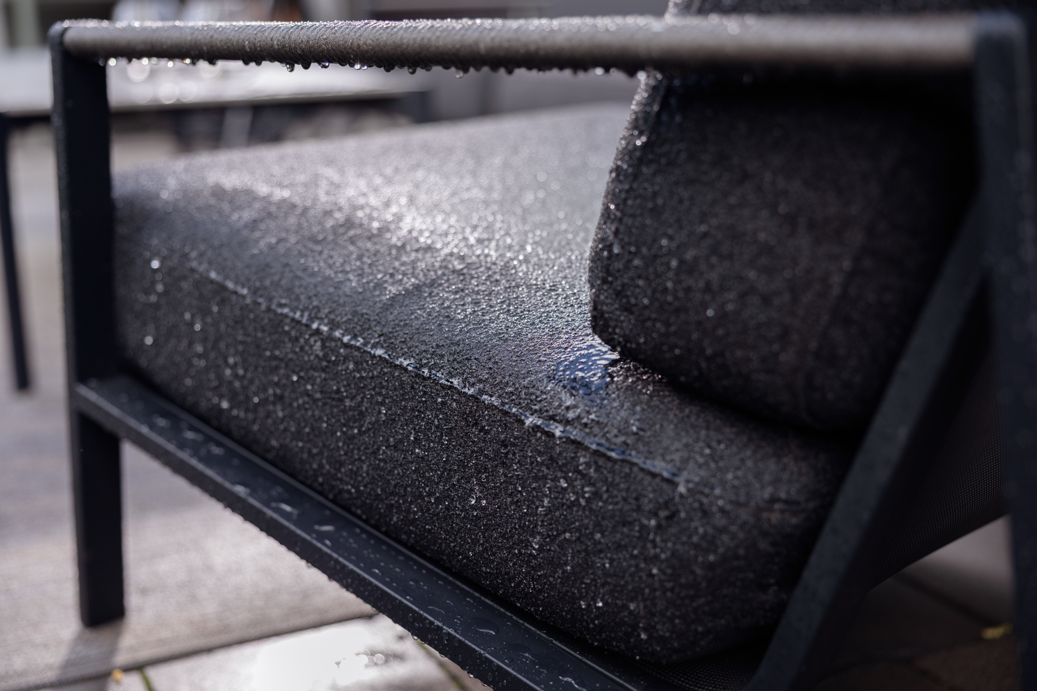 Lyra fåtölj Svart/Teddy Black, en produkt av hög kvalitet till bra pris från Ulfåsa möbler