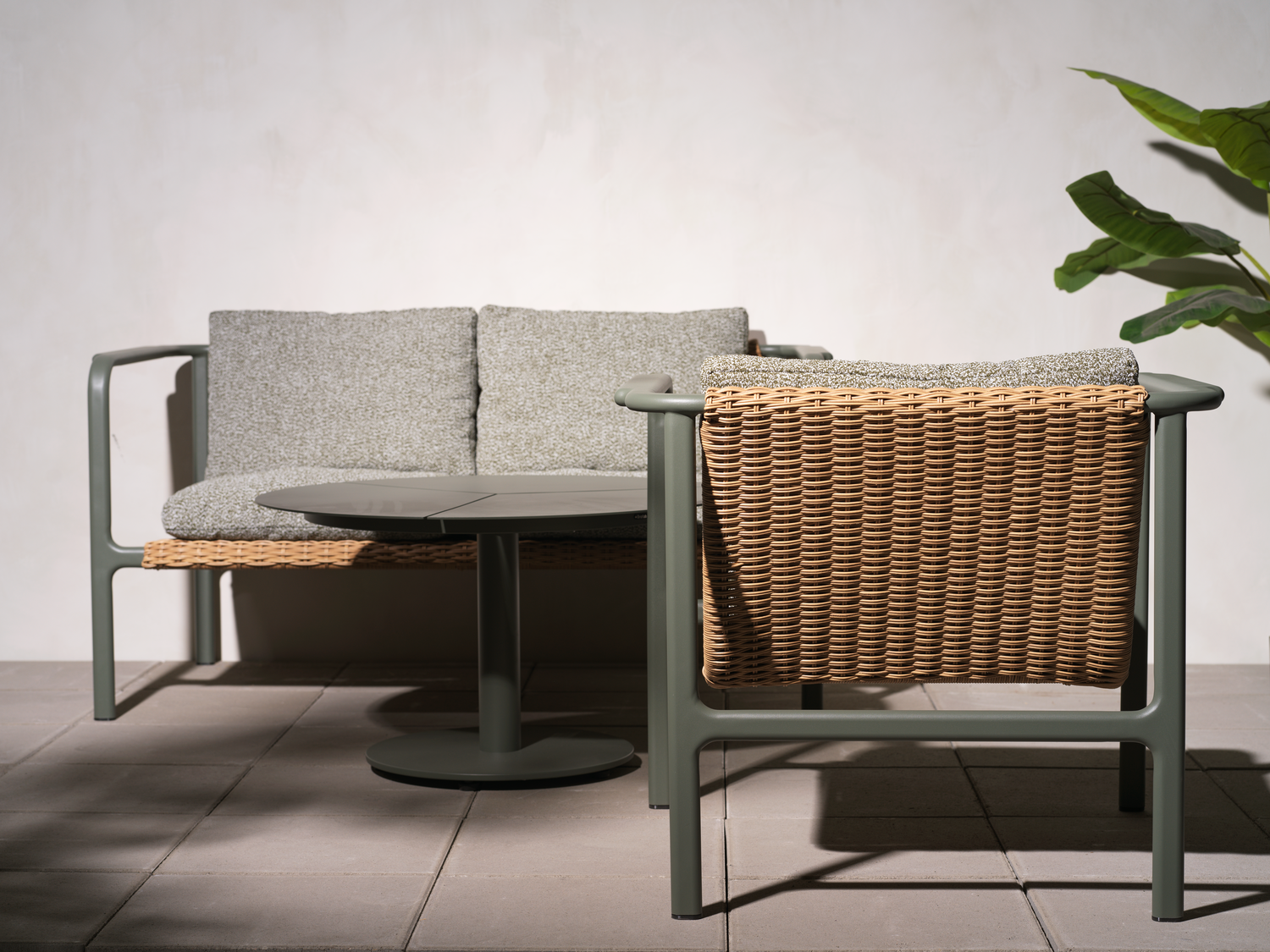 Motty 2-sitssoffa Nordic Green/Teddy Verde, en produkt av hög kvalitet till bra pris från Ulfåsa möbler